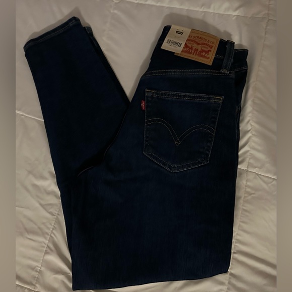 Levi's High-Rise Mom Jeans - Picture 9 of 12